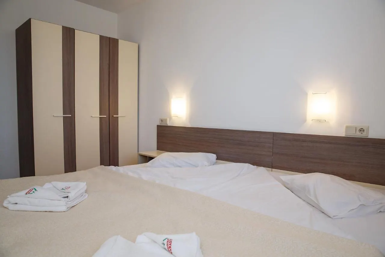 Mountain Paradise By The Walnut Trees - Free Wellness Bansko 4*,